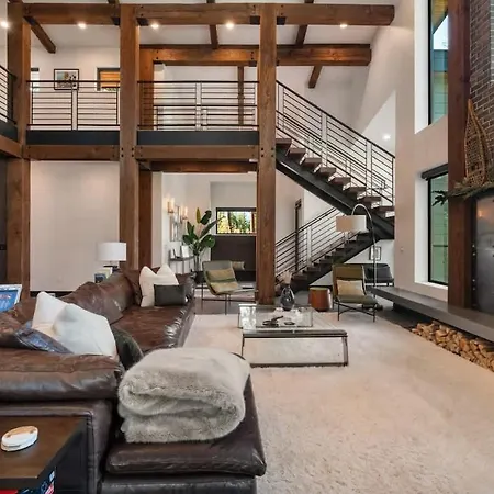 Architecturally Stunning Cle Elum Luxury Retreat